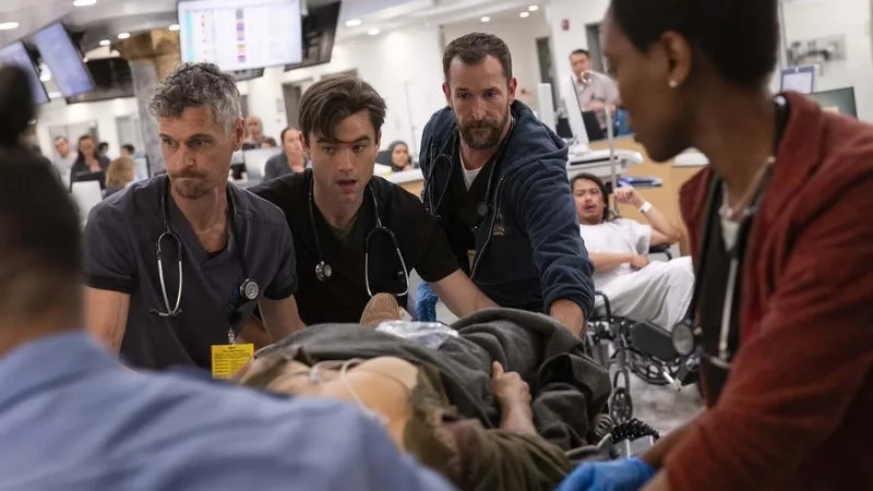 « THE PITT », « HACKS », « WIDOW’S BAY »: QUI SONT LES FAVORIS DES EMMY AWARDS 2026