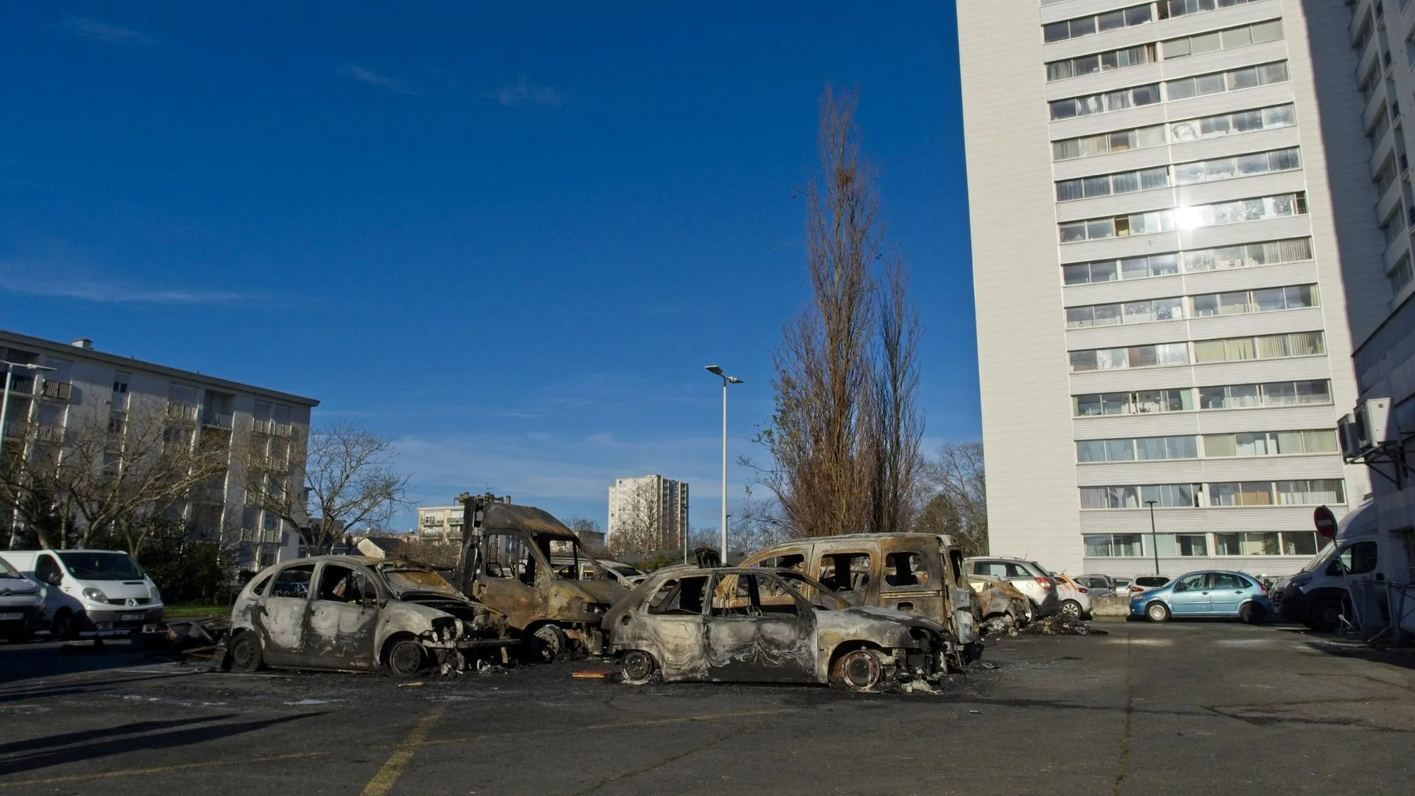 SAINT-PIERRE-DES-CORPS : CE QUE L’ON SAIT DES VIOLENCES ENTRE JEUNES ET POLICIERS APRÈS UNE COLLISION