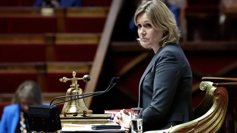 « VITAL » POUR LA DÉMOCRATIE: YAËL BRAUN-PIVET DÉFEND LE PROJET DE NOUVEAU PAVILLON D’ACCUEIL À L’ASSEMBLÉE NATIONALE