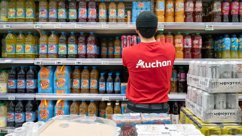 PRÈS DE 2.400 POSTES SUPPRIMÉS CHEZ AUCHAN: LE CONSEIL D’ÉTAT VALIDE LE PLAN SOCIAL GÉANT ANNONCÉ FIN 2024 PAR LE DISTRIBUTEUR ET CONTESTÉ PAR LES SYNDICATS