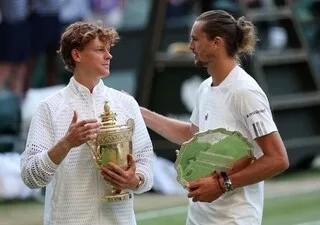 ALEXANDER ZVEREV ASSURÉ DE TERMINER L’ANNÉE NUMÉRO 1 MONDIAL APRÈS L’ANNONCE DE LA FIN DE SAISON DE JANNIK SINNER