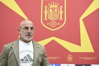 FOOTBALL. « UN LONG AVENIR » : LUIS DE LA FUENTE, SÉLECTIONNEUR DE L’ESPAGNE, PROLONGE SON CONTRAT JUSQU’EN 2032