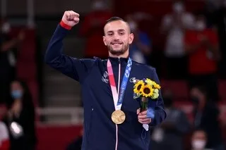 EN IMAGES. CHAMPION OLYMPIQUE DE KARATÉ, TRIPLÉ MONDIAL, LÉGION D’HONNEUR… RETOUR SUR LA CARRIÈRE DE STEVEN DA COSTA