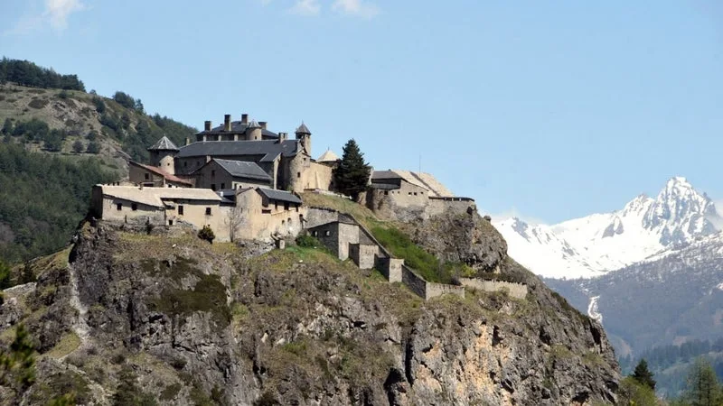 LOTO DU PATRIMOINE: DANS LES HAUTES-ALPES, LE FORT QUEYRAS REÇOIT LA DOTATION MAXIMALE POUR RESTAURER SES REMPARTS