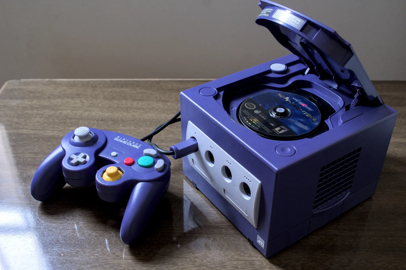 25 ANS APRÈS, POURQUOI PERSONNE N’A OUBLIÉ LA GAMECUBE DE NINTENDO MALGRÉ SON BIDE FACE À LA PS2