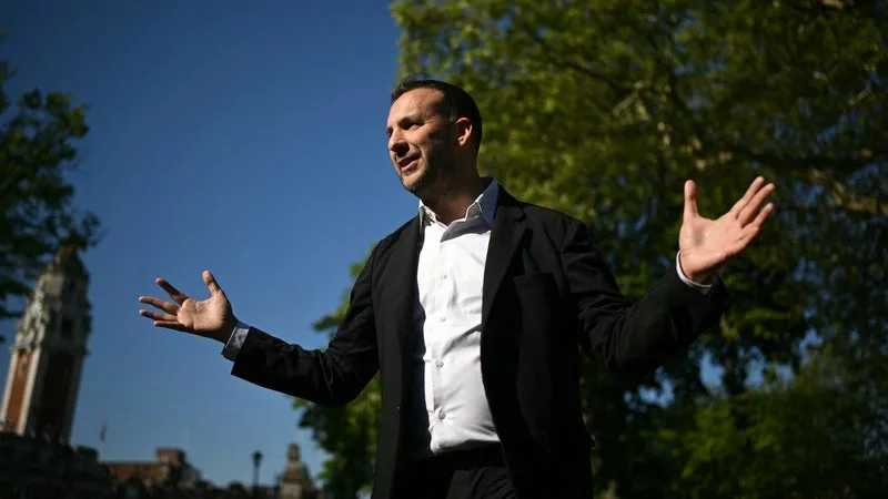 LES VERTS BRITANNIQUES ADOPTENT UNE MOTION ASSIMILANT LE « SIONISME » À UNE « FORME DE RACISME »